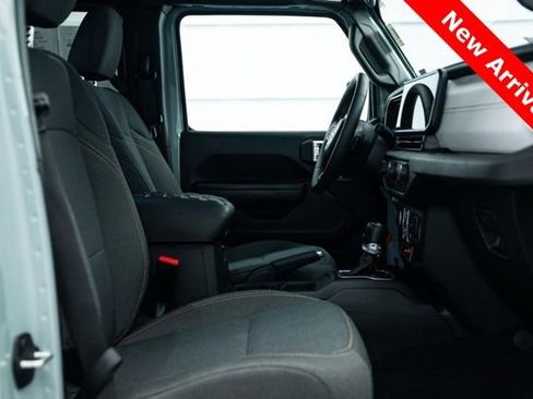 Used 2024 Jeep Wrangler Unlimited image 13