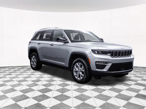 Used 2023 Jeep Grand Cherokee Limited w/ Luxury Tech Group II AWD/4WD image 14
