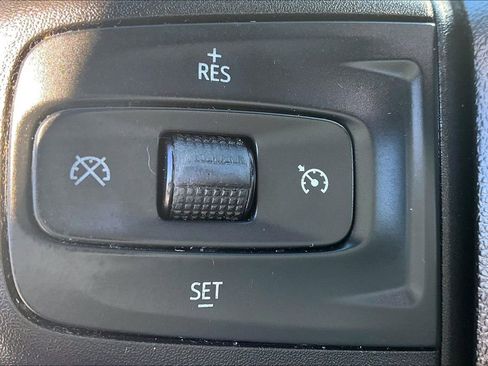 Used 2022 Chevrolet Silverado 2500 Custom w/ Custom Value Package image 11