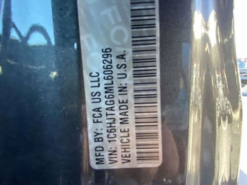 Used 2021 Jeep Gladiator Willys image 12