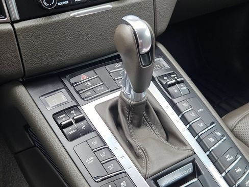 Used 2018 Porsche Macan S AWD/4WD image 17