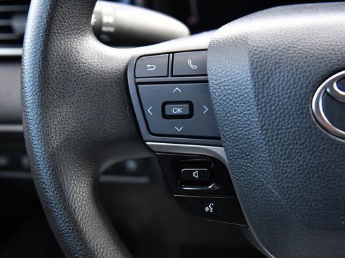 Used 2025 Toyota Camry LE image 30