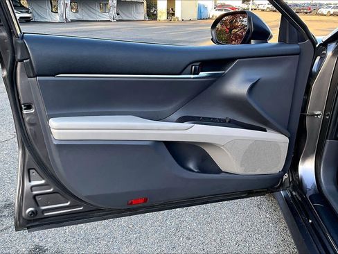 Certified 2022 Toyota Camry LE image 21