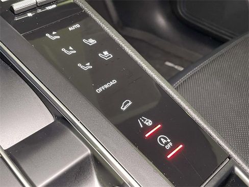Used 2024 Porsche Macan image 36