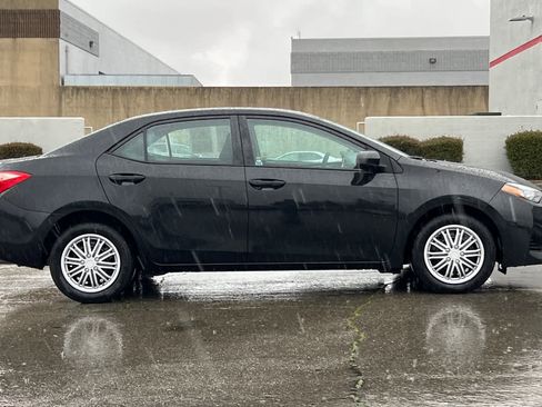 Used 2017 Toyota Corolla LE image 6