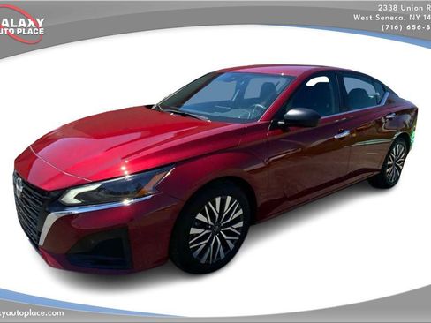 Used 2024 Nissan Altima 2.5 SV FWD image 1