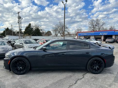 Used 2019 Dodge Charger SXT image 35