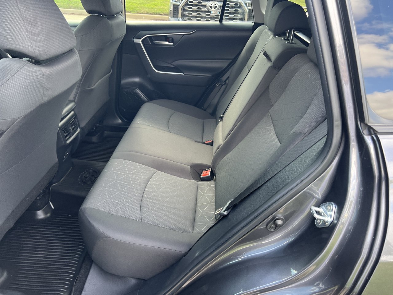 Used 2024 Toyota RAV4 XLE AWD/4WD image 18