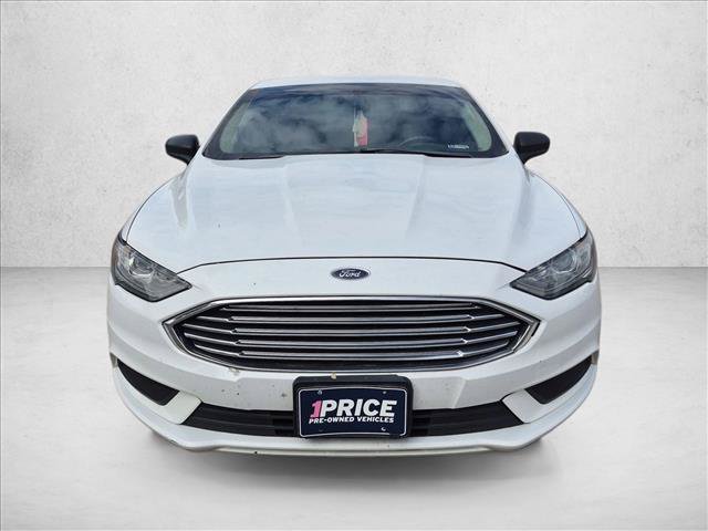 Used 2018 Ford Fusion SE w/ Fusion SE Technology Package FWD image 2