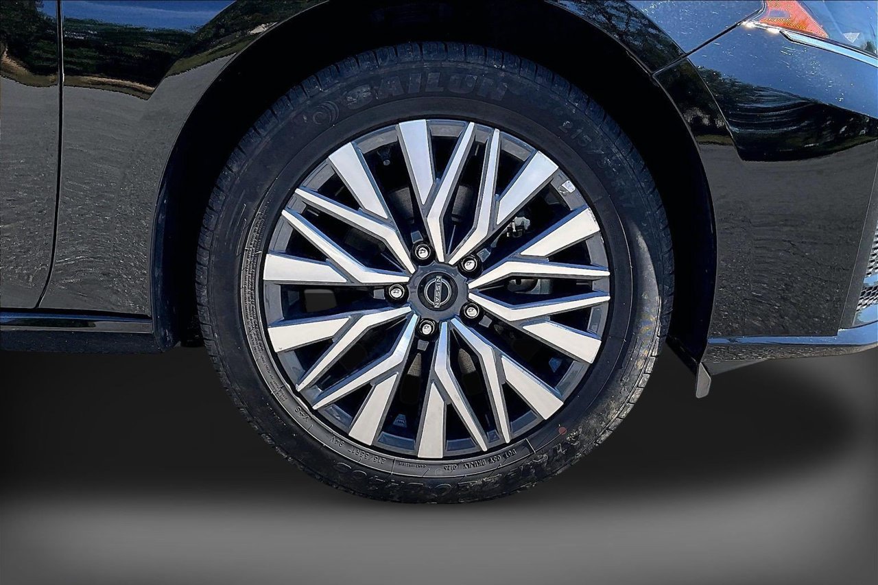 Used 2025 Nissan Altima 2.5 SV w/ SV Premium Package AWD/4WD image 31
