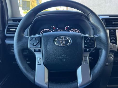 Used 2022 Toyota 4Runner SR5 RWD image 31