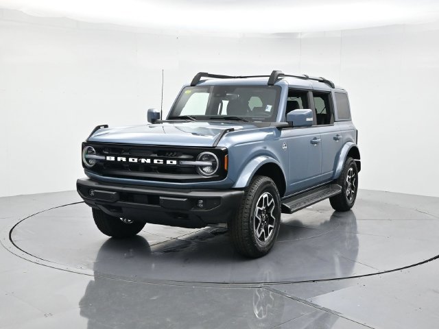 Used 2025 Ford Bronco Outer Banks AWD/4WD image 5
