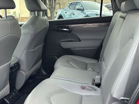 Used 2020 Toyota Highlander Limited image 29