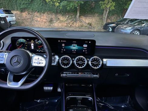 Used 2022 Mercedes-Benz GLB 250 4MATIC image 17