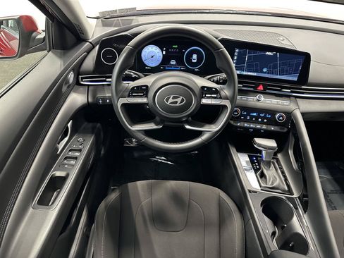 Certified 2025 Hyundai Elantra SEL FWD image 17