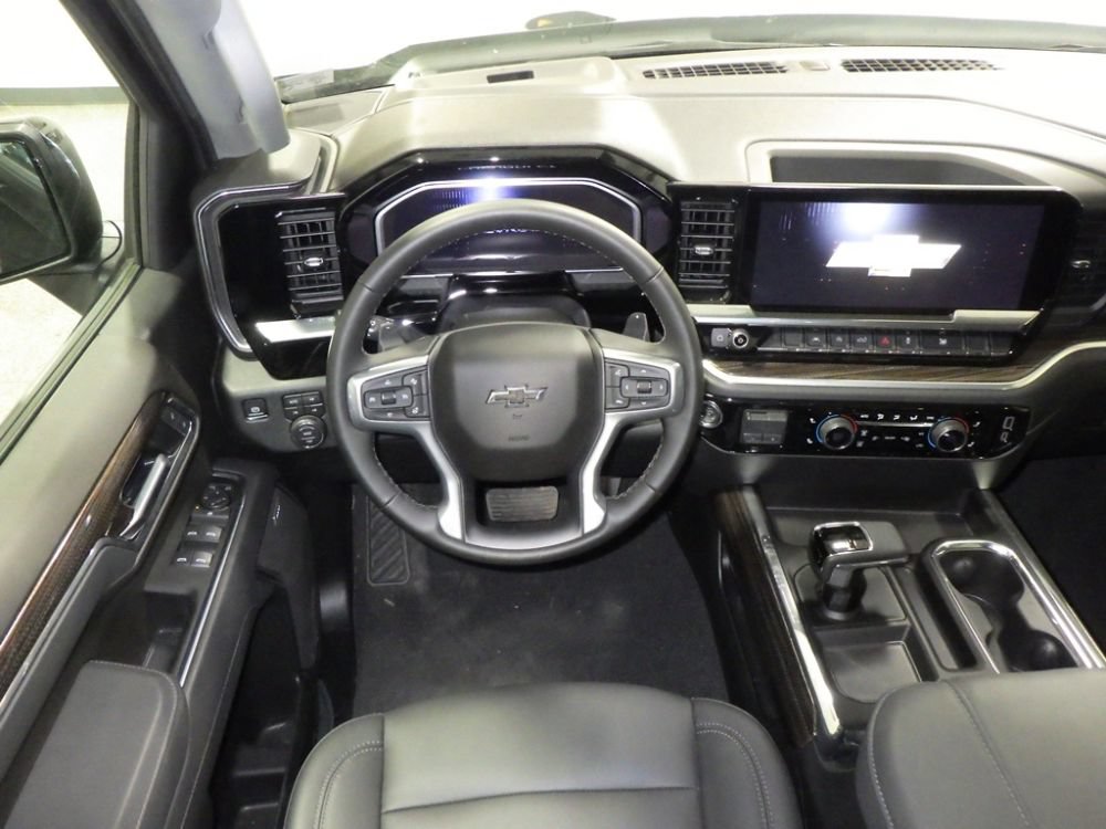 Used 2026 Chevrolet Silverado 1500 RST w/ Redline Edition AWD/4WD image 9