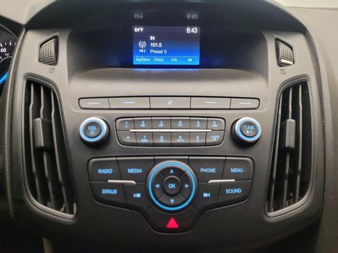 Used 2018 Ford Focus SE w/ SE Appearance Package FWD image 25