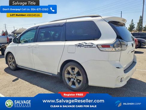 Used 2011 Toyota Sienna SE w/ Preferred Pkg image 3