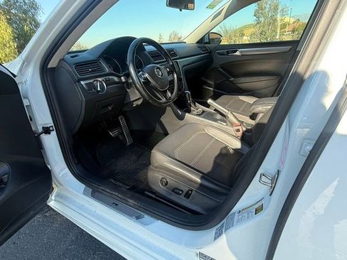 Used 2018 Volkswagen Passat 2.0T R-Line w/ R-Line Lighting Package image 8