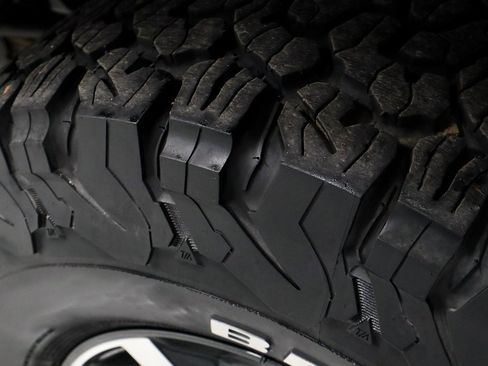 Used 2020 Toyota Tacoma TRD Off-Road w/ Technology Package image 19