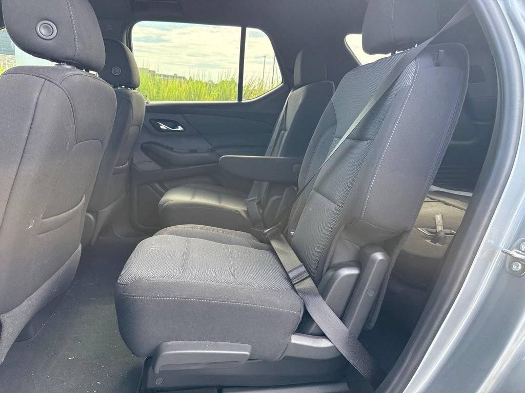 Used 2023 Chevrolet Traverse LT FWD image 12