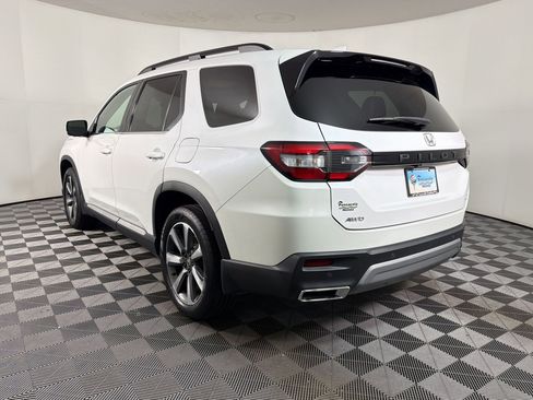 Used 2023 Honda Pilot Elite image 2