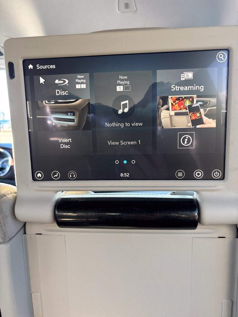 Used 2018 Chrysler Pacifica Limited FWD image 33