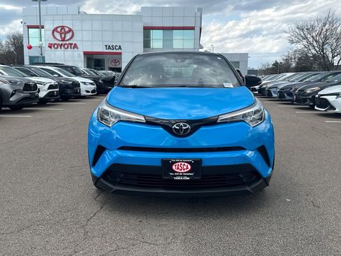 Used 2019 Toyota C-HR XLE image 2