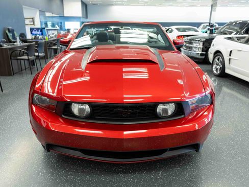Used 2010 Ford Mustang GT RWD image 2