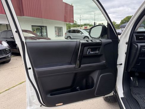 Used 2023 Toyota 4Runner TRD Off-Road Premium w/ Moonroof Package AWD/4WD image 10