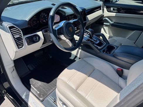 Used 2021 Porsche Cayenne AWD/4WD image 16