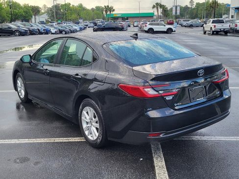 Used 2025 Toyota Camry LE image 5