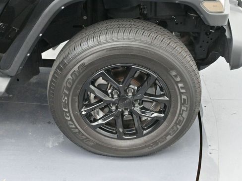 Used 2023 Jeep Gladiator Sport image 31