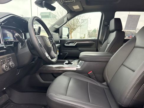 Used 2025 Chevrolet Silverado 2500 LTZ w/ LTZ Plus Package image 12