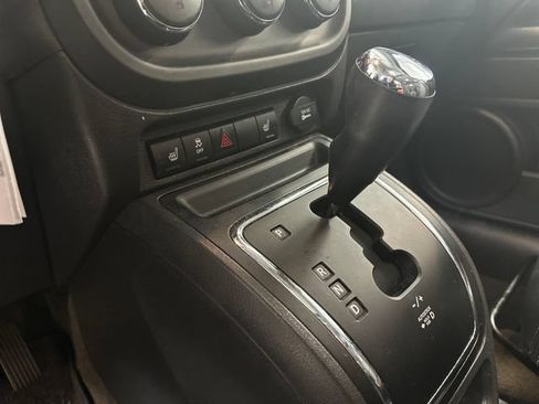 Used 2017 Jeep Patriot High Altitude FWD image 5