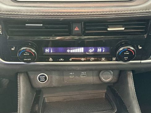 Used 2023 Nissan Rogue SL AWD/4WD image 13