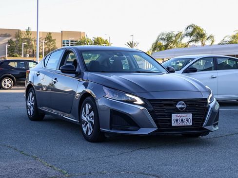 Used 2024 Nissan Altima 2.5 S FWD image 2