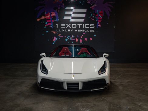 Used 2018 Ferrari 488 Spider RWD image 3