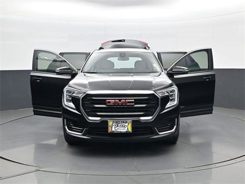 Used 2023 GMC Terrain SLE w/ Driver Convenience Package image 31
