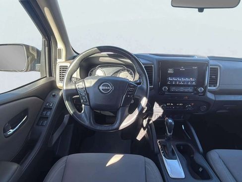 Used 2022 Nissan Frontier SV image 12