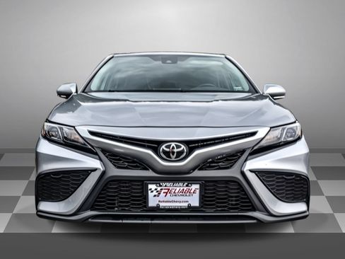 Used 2023 Toyota Camry SE FWD image 3