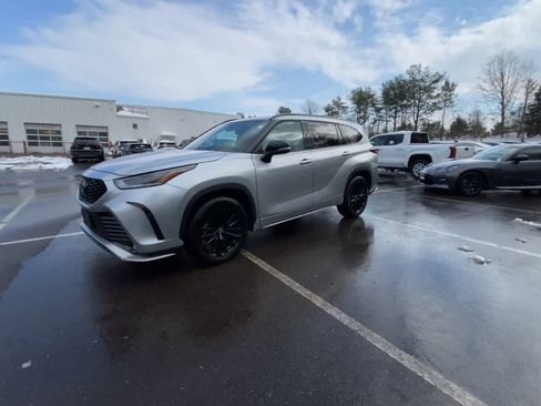 Certified 2025 Toyota Highlander XSE image 9