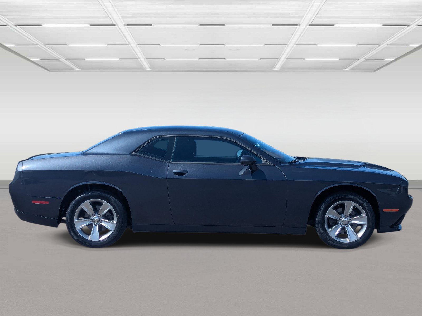 Used 2016 Dodge Challenger SXT RWD image 6