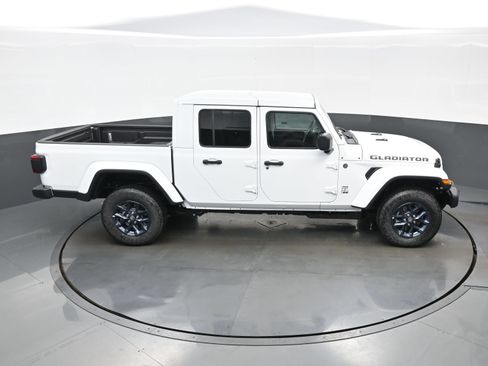 New 2026 Jeep Gladiator Sport AWD/4WD image 26