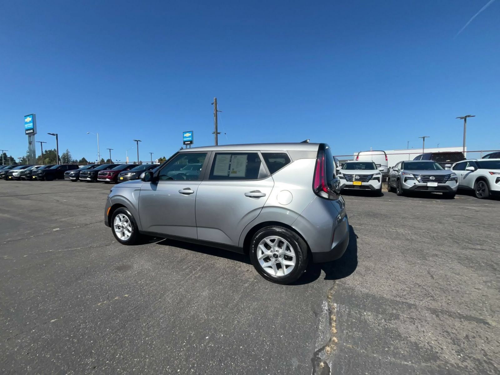 Used 2025 Kia Soul LX w/ LX Technology Package FWD image 9