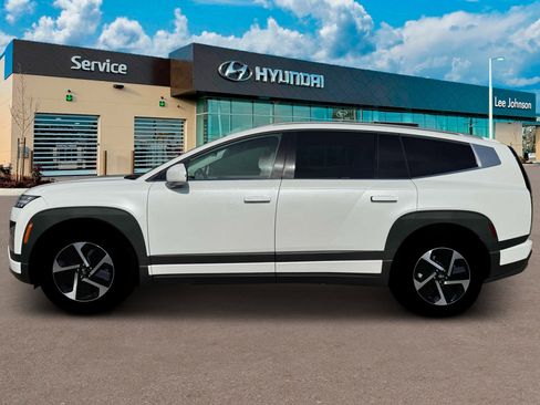 New 2026 Hyundai Ioniq 9 SE image 3