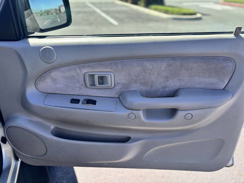 Used 2004 Toyota Tacoma PreRunner image 28