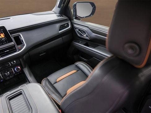 Used 2023 GMC Yukon XL AT4 w/ Technology Package image 22