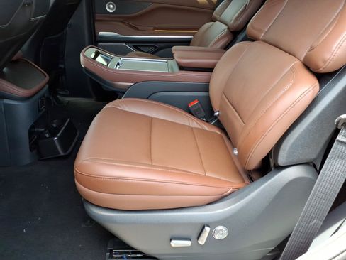 New 2026 Lincoln Navigator Reserve AWD/4WD image 13
