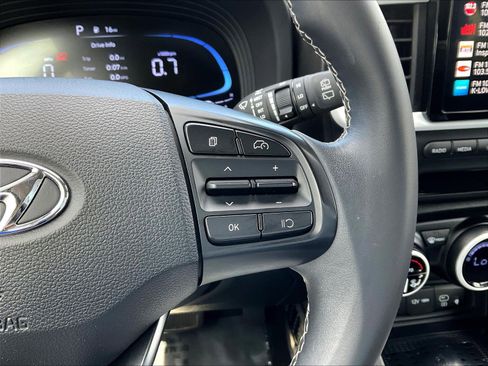Used 2024 Hyundai Venue Limited FWD image 12